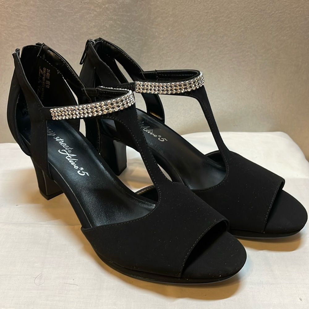 EASY STREET Alive 5 "Flash 2" Black Rhinestone Trimmed Heels - Size 8.5 - Picture 2 of 9